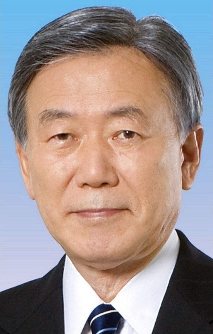 岩国哲人.jpg